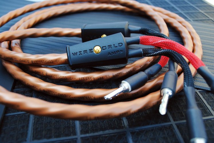 Пара готовых акустических кабелей с разъёмами Wireworld Mini Eclipse 10 (2.0m)