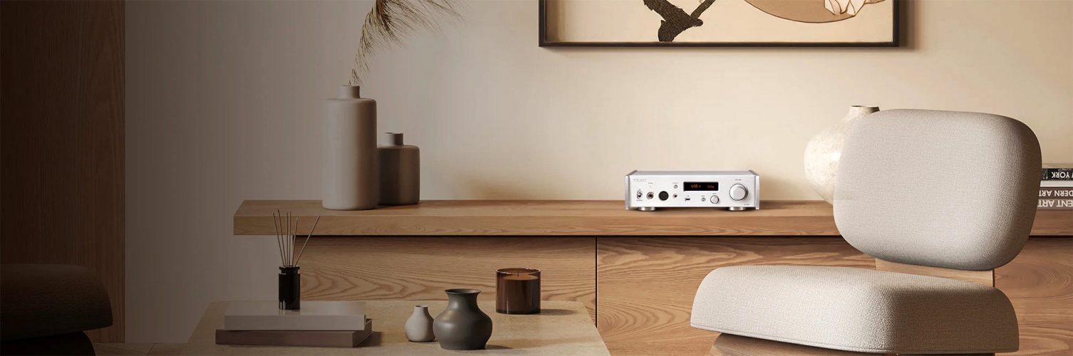 Teac UD-507 Silver В интерьере