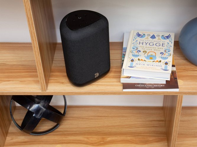 Bluesound PULSE FLEX Black/Charcoal В интерьере