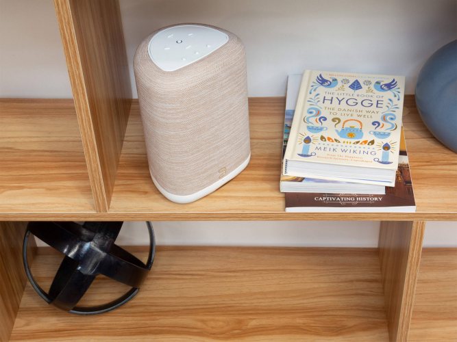 Bluesound PULSE FLEX White/Tan В интерьере