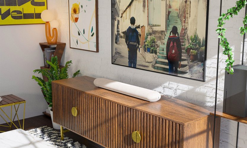 Bluesound PULSE CINEMA MINI Titan На тумбе