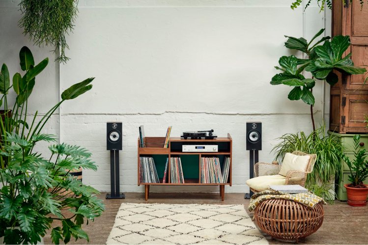 Bowers & Wilkins 607 S2 Anniversary Edition (Black) в интерьере