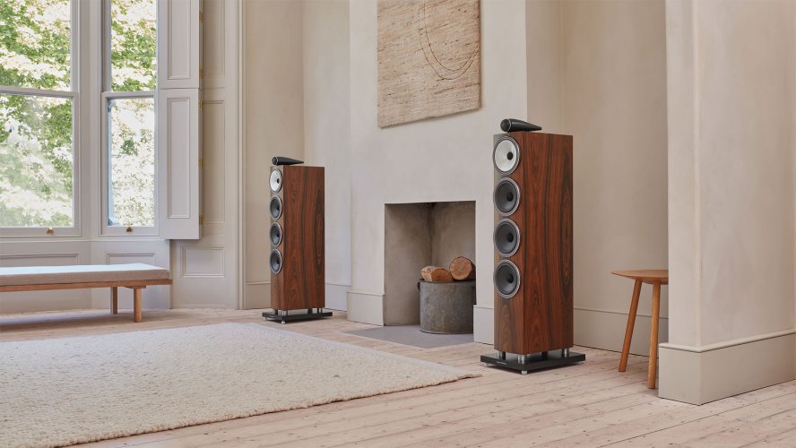 Bowers & Wilkins 702 S3 (Mocha) в интерьере