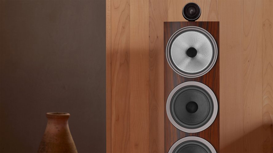 Bowers & Wilkins 702 S3 (Mocha) в интерьере