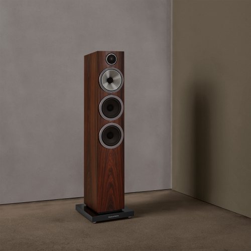 Bowers & Wilkins 704 S3 (Mocha) в углу