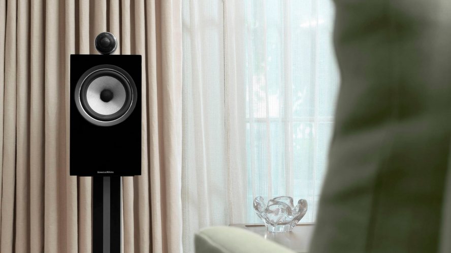 Bowers & Wilkins 705 S2 (Gloss Black) в интерьере