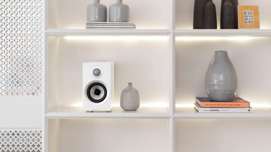 Bowers&Wilkins 707 S2 (Satin White) в интерьере