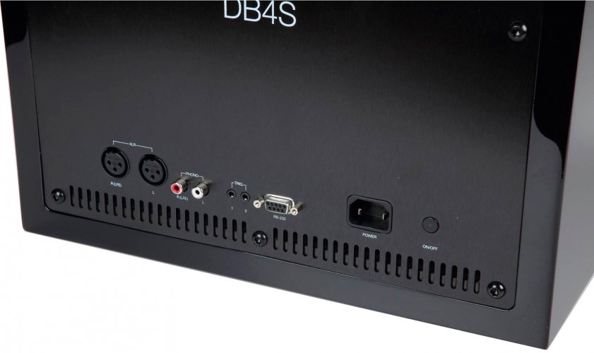 Bowers & Wilkins DB4S (Gloss Black) задняя панель органы управления