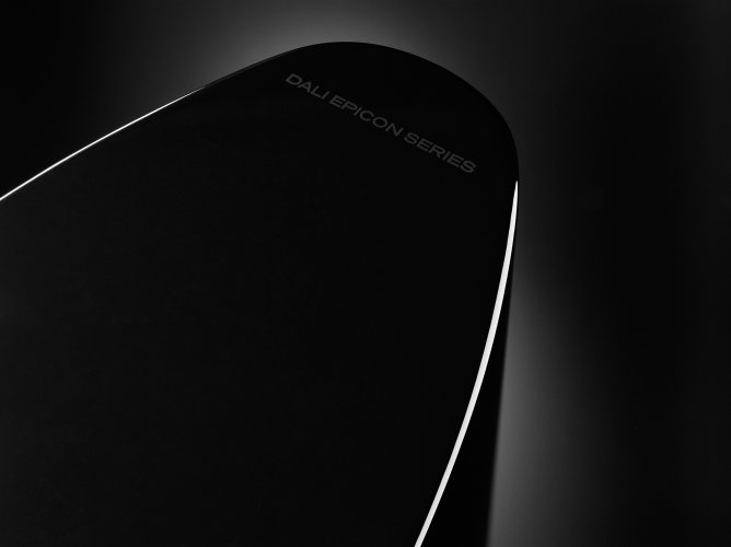 Dali EPICON 2 (Black High Gloss Lacquer) верхняя панель