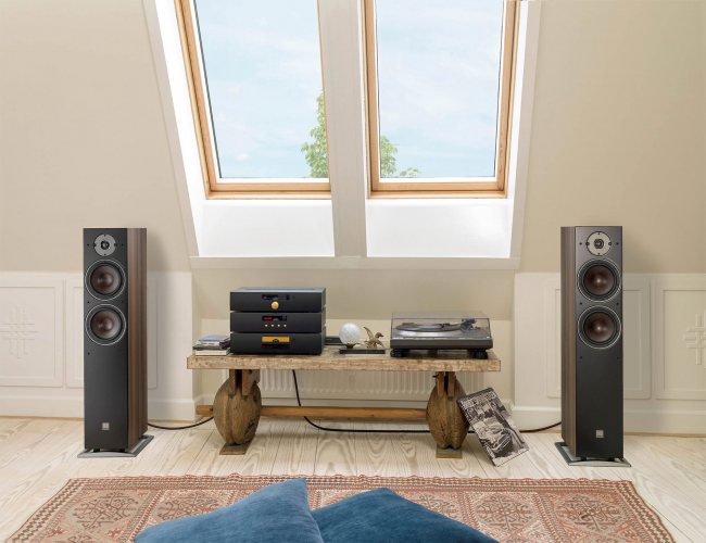 Dali OBERON 7 Dark Walnut В составе стерео системы