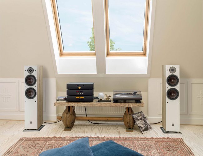 Dali OBERON 7 Light Oak В составе стереосистемы