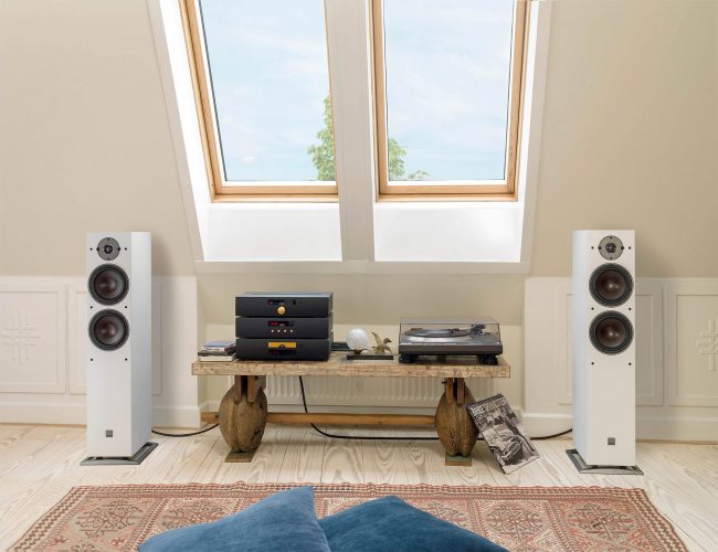 Dali OBERON 7 Satin White В составе стерео системы