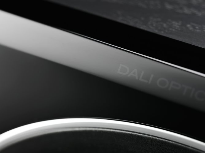 Dali Opticon 8 (Black Ash) верхняя панель