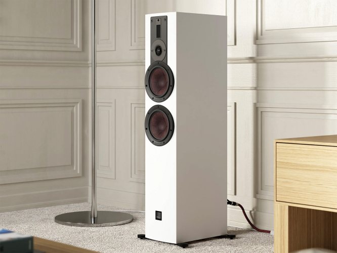 Dali RUBIKORE 6 White High Gloss Laquer У стены
