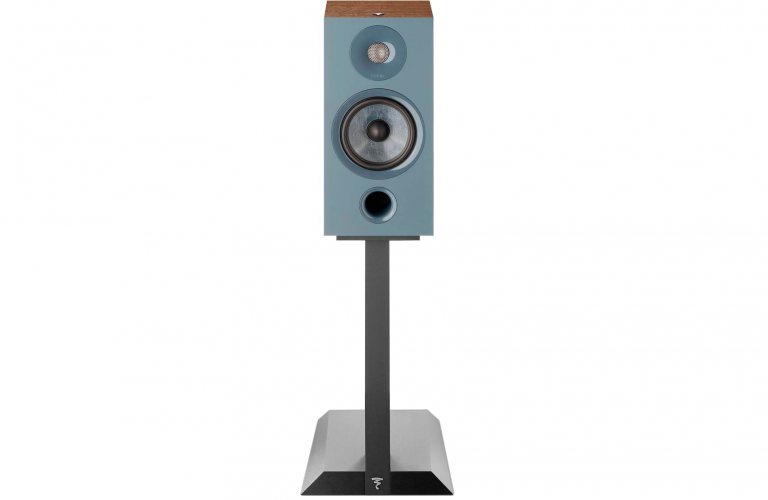 Focal Chora 806 (Dark Wood) на стойке