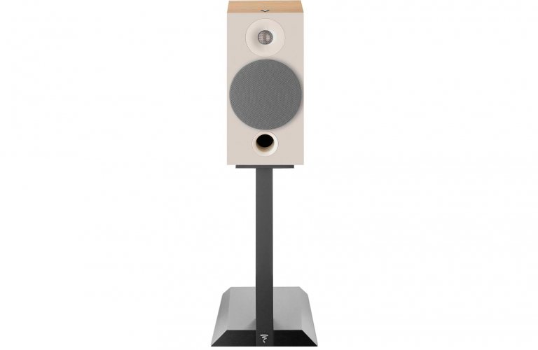 Focal Chora 806 (Light Wood) на стойке