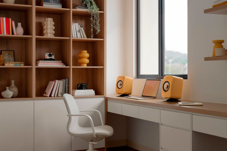 KEF LSX II Amber Haze На рабочем столе