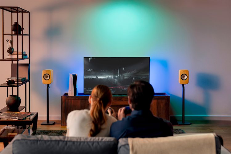 KEF LSX II Amber Haze В интерьере