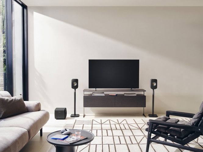 KEF LSX II (Carbon Black) в интерьере