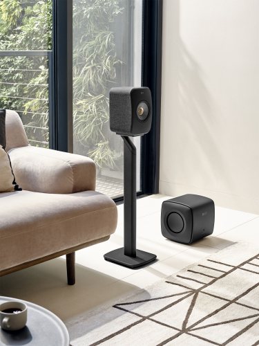 KEF LSX II (Carbon Black) в интерьере