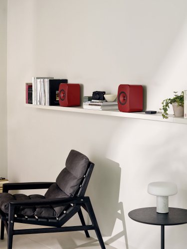 KEF LSX II (Lava Red) в интерьере