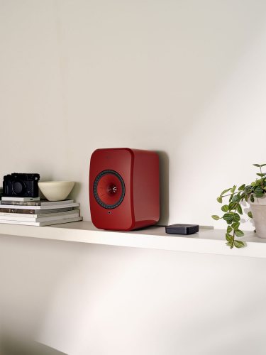 KEF LSX II (Lava Red) в интерьере