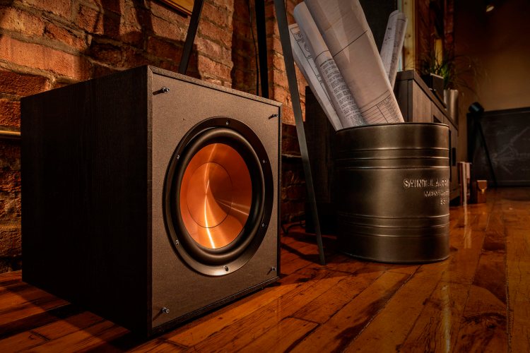 Klipsch R-100SW в интерьере