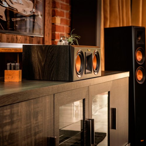 Klipsch RP-500C (Walnut) в интерьере