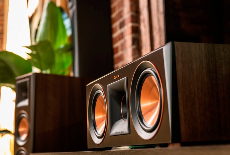 Klipsch RP-600C (Walnut) в интерьере