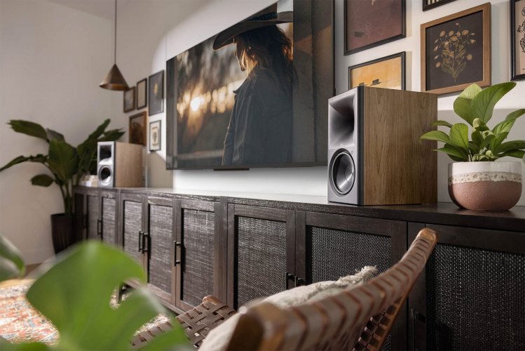 Klipsch The Sevens II Walnut В интерьере