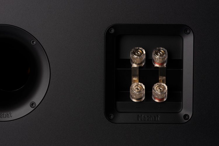 Magnat Signature Center Pro II Satin Black Центральный канал