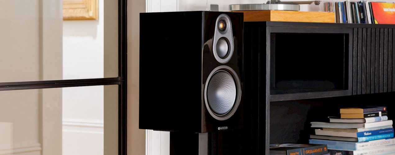 Monitor Audio Silver 100 8G High Gloss Black В интерьере