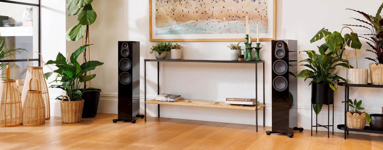 Monitor Audio Silver 300 8G High Gloss Black В интерьере