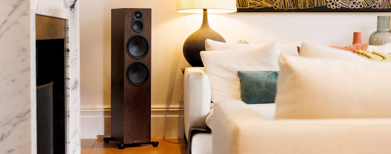Monitor Audio Silver 500 8G European Walnut У стены