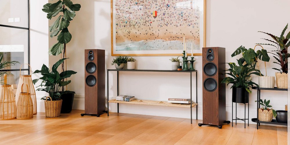 Monitor Audio Silver 500 8G European Walnut В интерьере