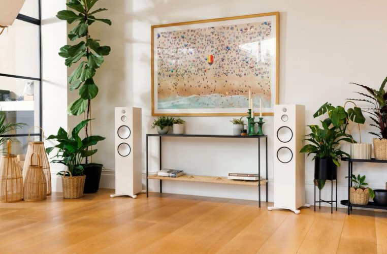 Monitor Audio Silver 500 8G Satin White В интерьере