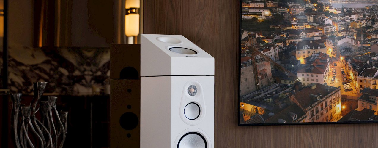 Monitor Audio Silver AMS 8G Satin White На напольной колонке