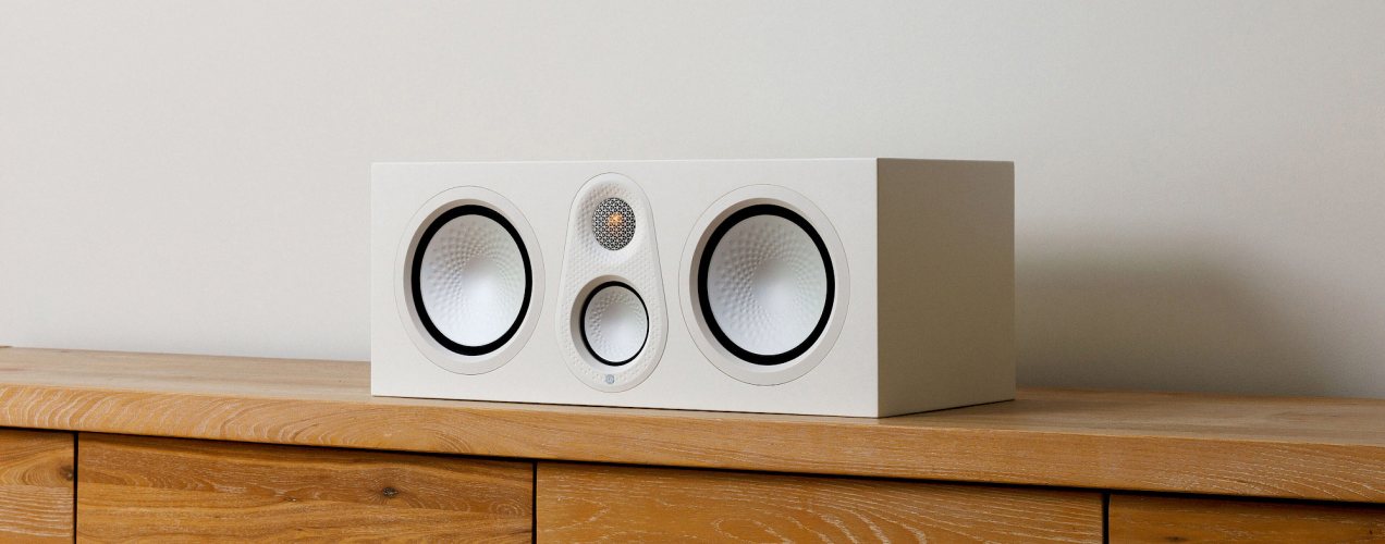Monitor Audio Silver Center 8G Satin White На полке