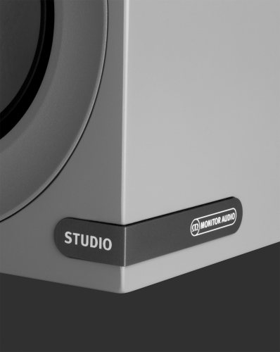 Monitor Audio Studio (Satin Grey) нижний угол на тёмном фоне