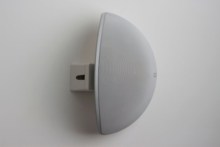Monitor Audio V240 (White) на стене