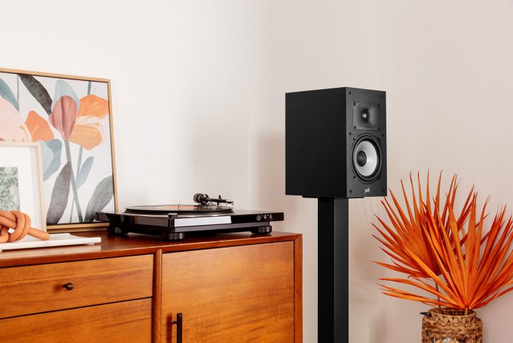 Polk Audio Monitor XT20 (Black) в интерьере