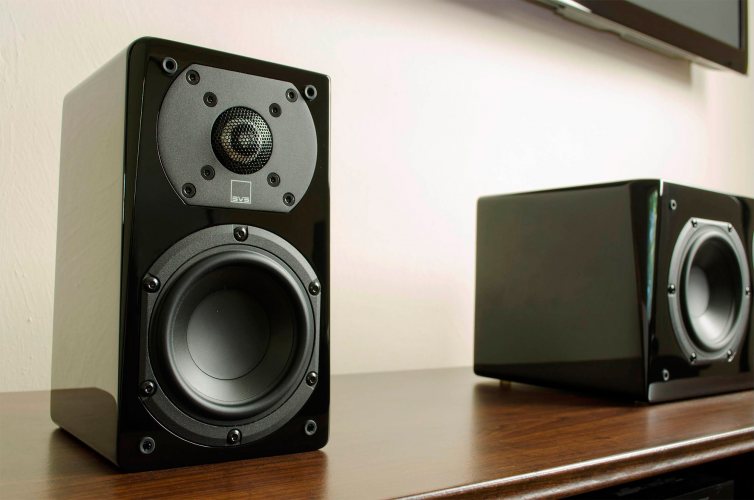 SVS Prime Satellite Piano Gloss Black На тумбе