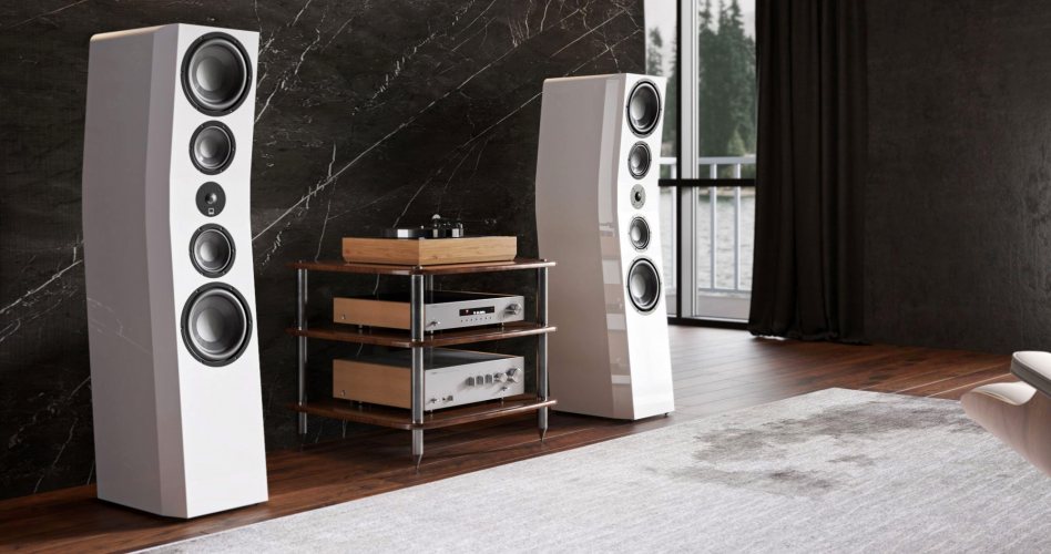 SVS Ultra Evolution Titan Piano Gloss White В интерьере