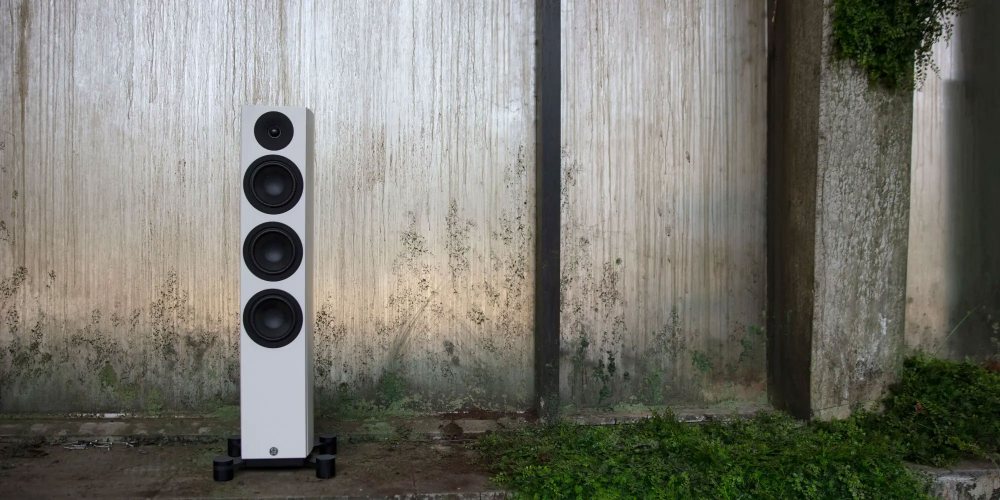 System Audio SA legend 40.2 silverback (Satin White) в интерьере