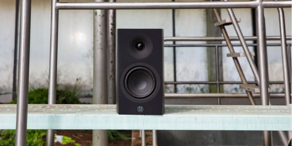 System Audio SA legend 5.2 silverback (Satin Black) в интерьере