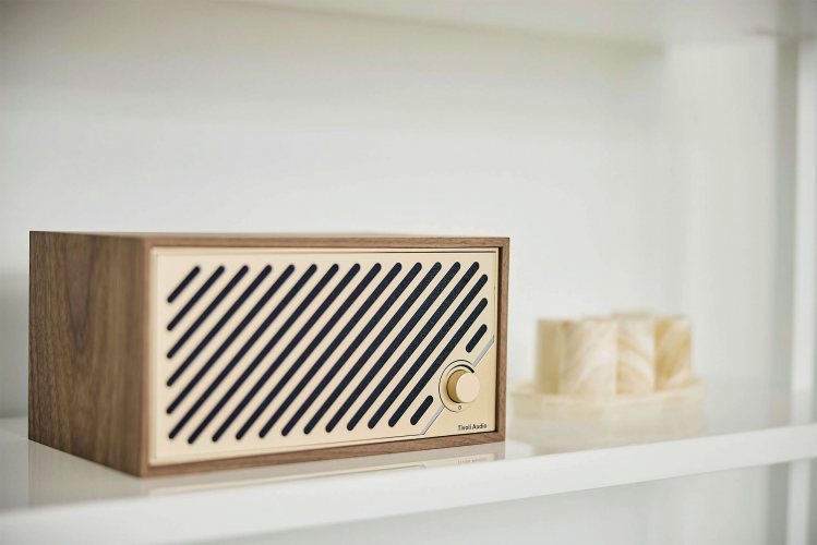 Tivoli Audio Model Two Digital Walnut/Gold Беспроводная акустика