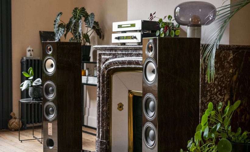 Triangle Antal 40th Anniversary (Santos Rosewood) в интерьере