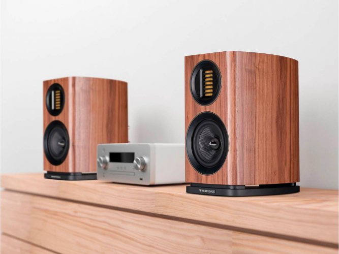 Wharfedale Evo4.1 (Walnut) в интерьере