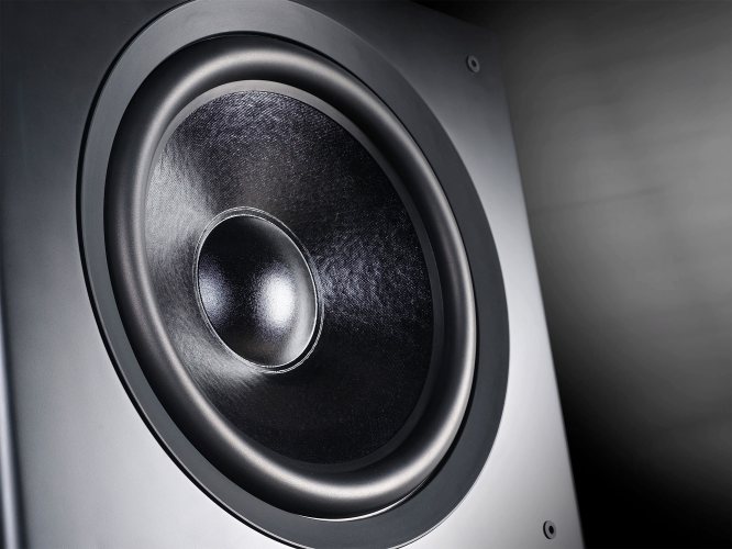 Wharfedale NOVA 15 Передняя панель