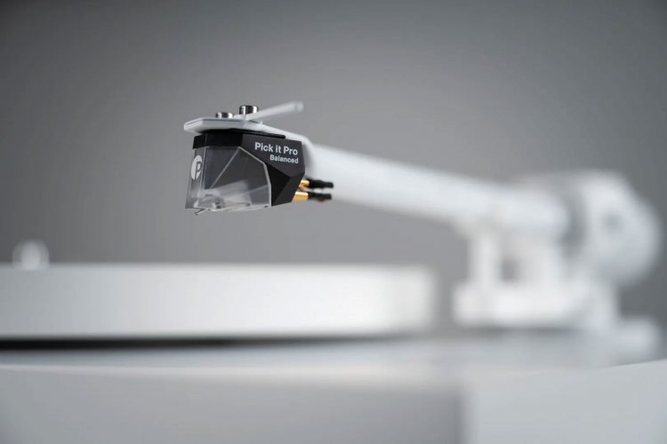Pro-Ject Debut PRO Satin White Виниловый проигрыватель